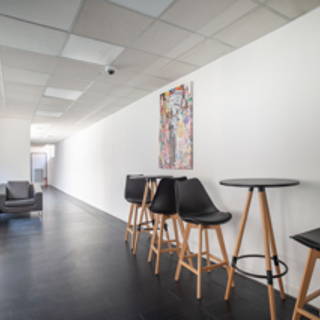 Bureau privé 20 m² 6 postes Coworking Rue Rabelais Montreuil 93100 - photo 4
